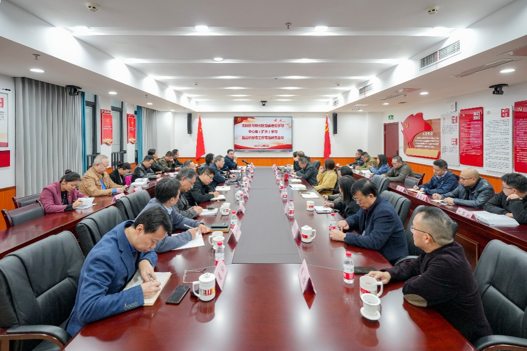 文件名稱:2023年11月,出版社與期刊社黨委理論學習中心組(擴大)學習暨意識形態工作專題研究會議.png原圖大小:1.42MB